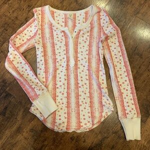 Super cute thermal Free people size L (runs small) adorable print